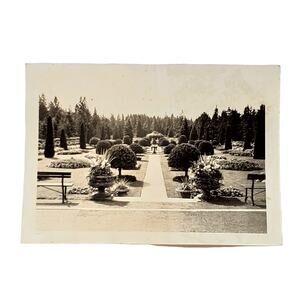 Vtg B&W Photo Found 1940 Spokane Washington Garden Park Walk Fountain Snapshot